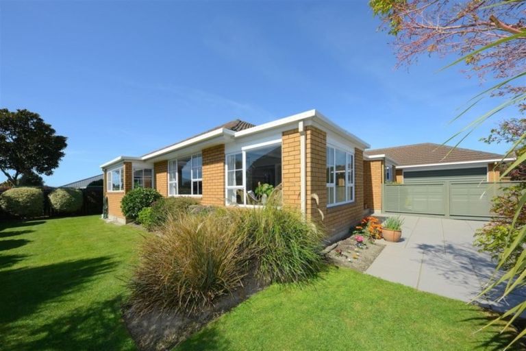 Photo of property in 2 Broadfell Avenue, Avonhead, Christchurch, 8042