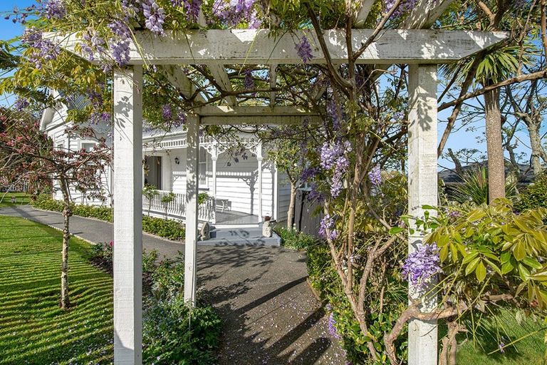 Photo of property in 33 Garfield Road, Helensville, 0800