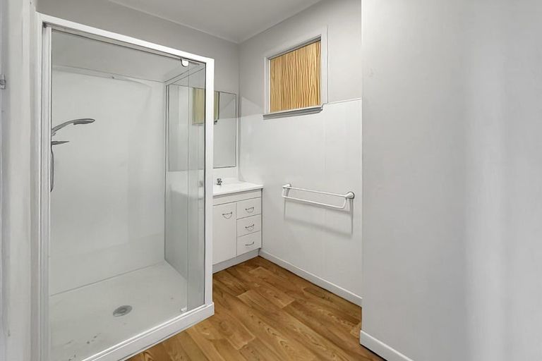 Photo of property in 43a Savoy Road, Glen Eden, Auckland, 0602