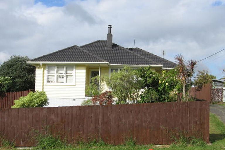 Photo of property in 7 Glen Marine Parade, Glendene, Auckland, 0602