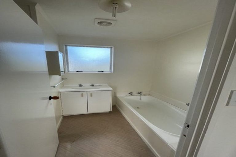 Photo of property in 2/14 Silver Creek Road, Weymouth, Auckland, 2103