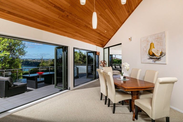 Photo of property in 65 Roberts Road, Matakatia, Whangaparaoa, 0930