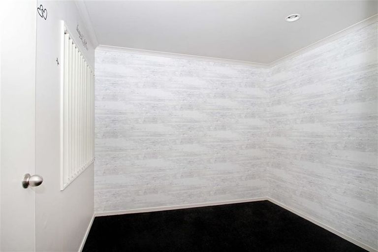 Photo of property in 19 Sabot Place, Massey, Auckland, 0614