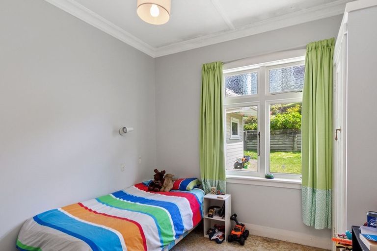 Photo of property in 98 The Parade, Island Bay, Wellington, 6023