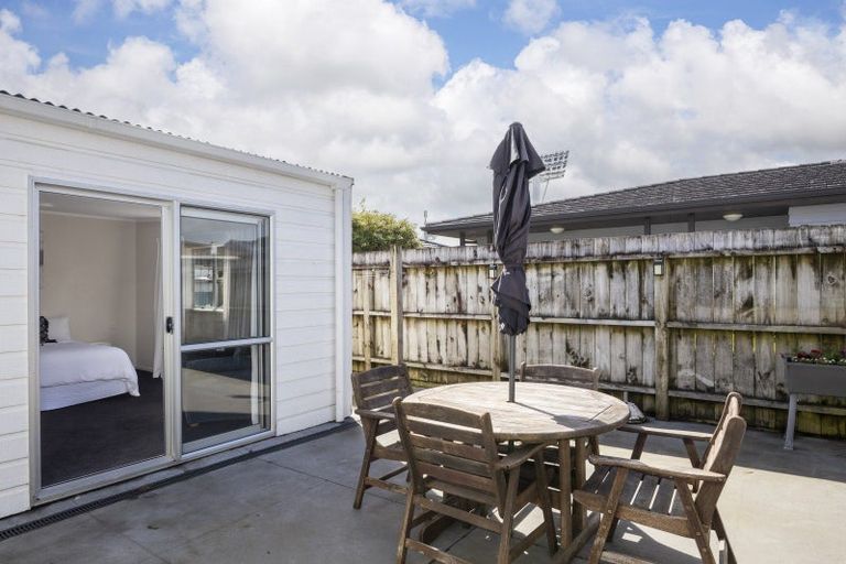 Photo of property in 27 Tukapa Street, Westown, New Plymouth, 4310