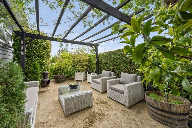 Photo of property in 15a Enfield Road, Hospital Hill, Napier, 4110