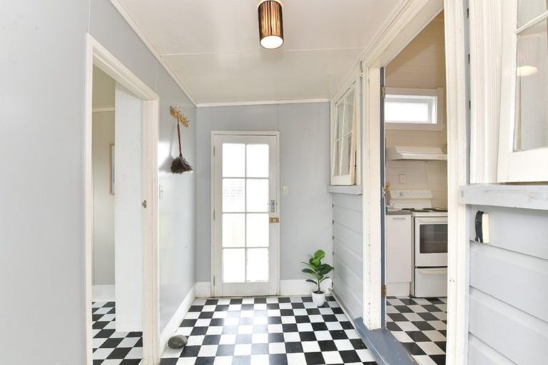 Photo of property in 21 Railway Street, Helensville, 0800