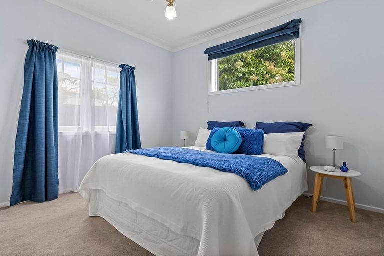 Photo of property in 11 Craigbank Avenue, New Lynn, Auckland, 0600