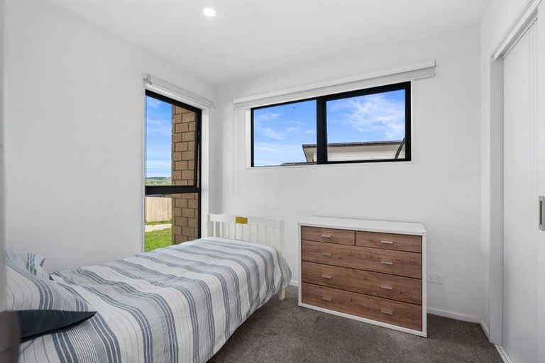 Photo of property in 16 Taupata Lane, Helensville, 0800