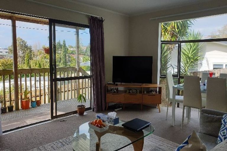 Photo of property in 24 Tamahere Drive, Glenfield, Auckland, 0629