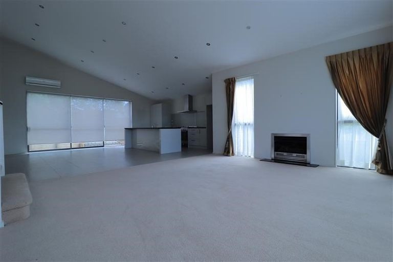 Photo of property in 32 Leburn Crescent, Flat Bush, Auckland, 2016