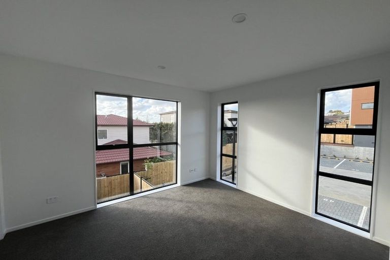 Photo of property in 43 Raupeti Lane, Henderson, 0612
