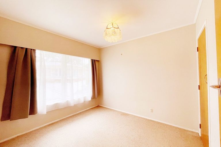 Photo of property in 2/53 Ayton Drive, Totara Vale, Auckland, 0629