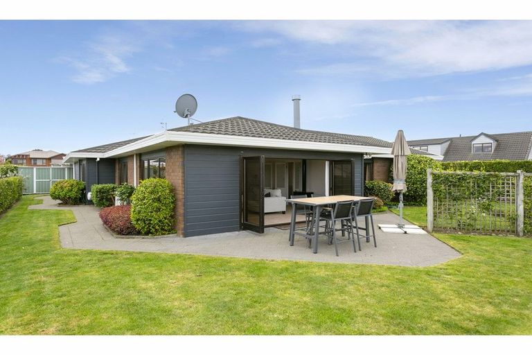 Photo of property in 77 Harvey Street, Waipahihi, Taupo, 3330