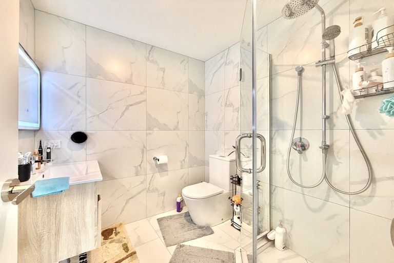 Photo of property in 1/28 Smythe Road, Henderson, Auckland, 0612
