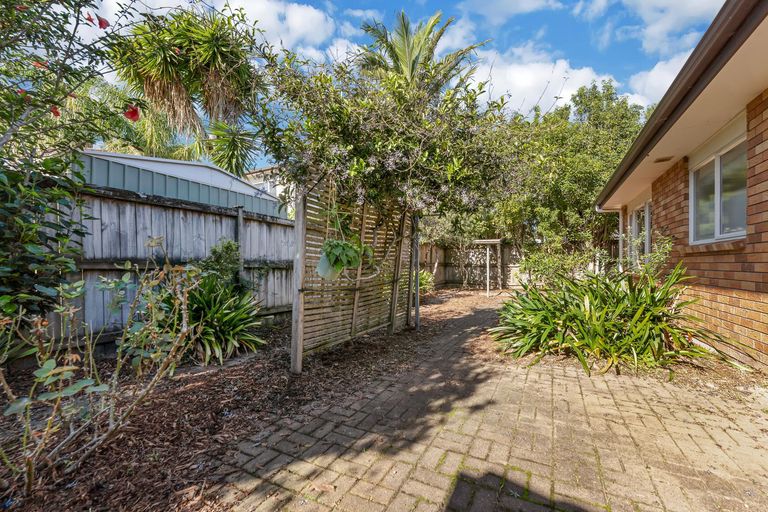 Photo of property in 48 Aberdeen Crescent, Wattle Downs, Auckland, 2103