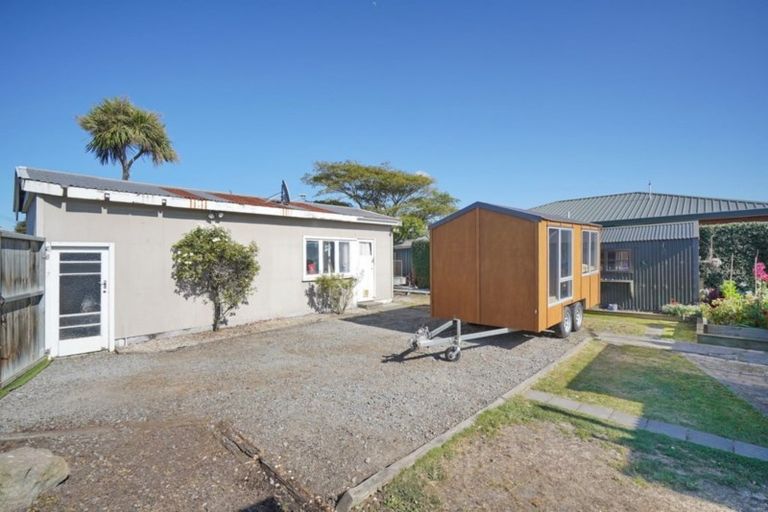 Photo of property in 32 Tower Street, Hornby, Christchurch, 8042