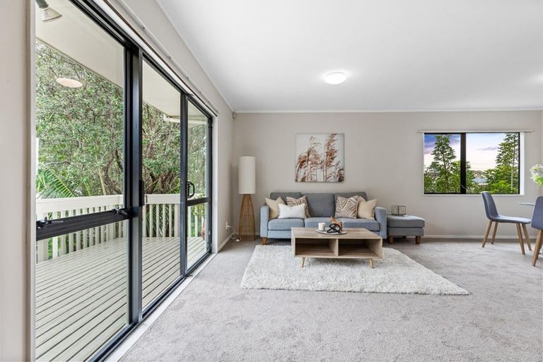 Photo of property in 3 Fernhaven Place, Massey, Auckland, 0614