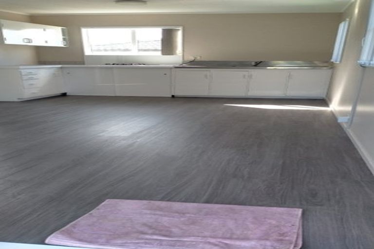 Photo of property in 66 Golf Road, New Lynn, Auckland, 0600