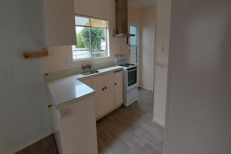 Photo of property in 3/2 Mickle Street, Te Atatu South, Auckland, 0610