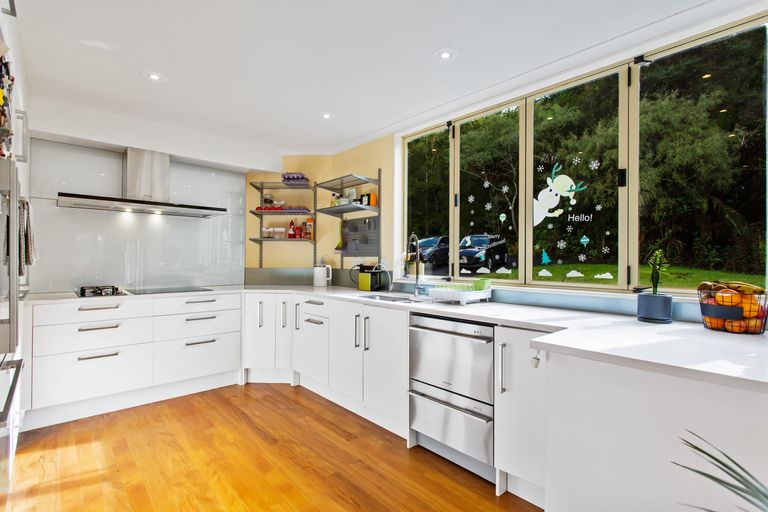 Photo of property in 32 Kereru Grove, Greenhithe, Auckland, 0632