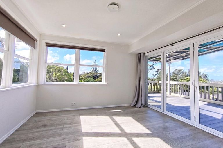 Photo of property in 20 Pupuke Road, Hillcrest, Auckland, 0627