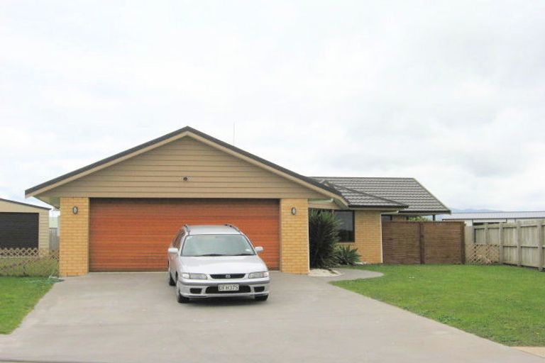 Photo of property in 4 Oribi Place, Whitianga, 3510