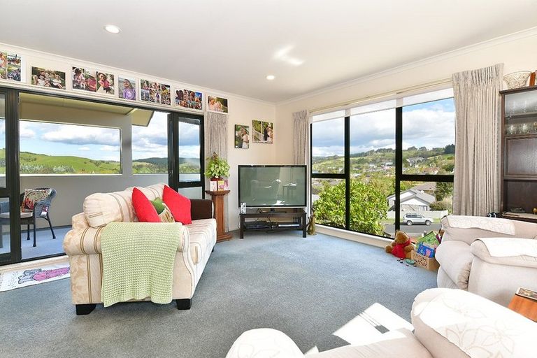 Photo of property in 16 Te Kauri Place, Helensville, 0800