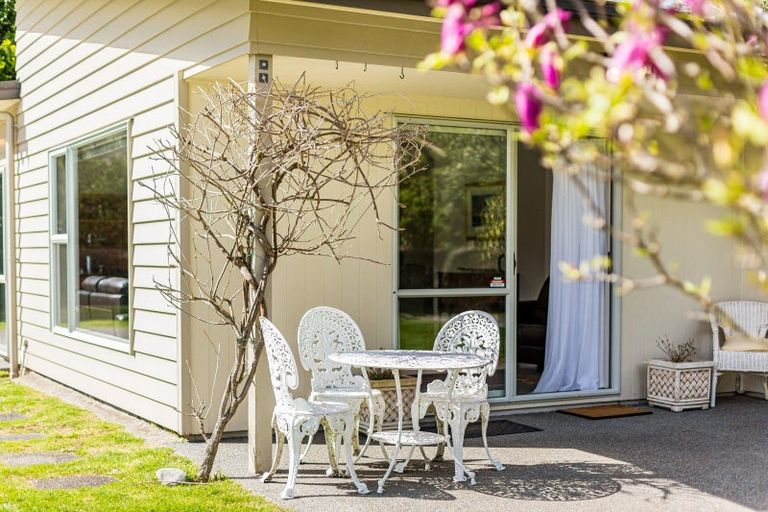Photo of property in 41-43 Greenaway Road, Waikanae, 5036