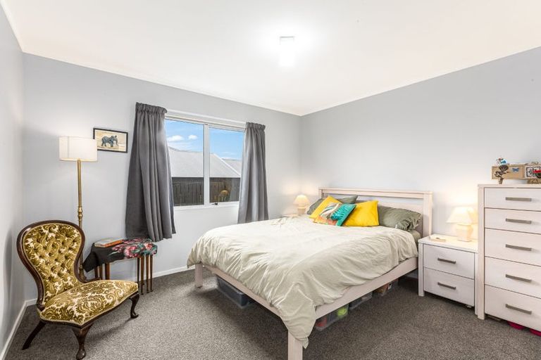 Photo of property in 2 Coventry Close, Ascot Park, Porirua, 5024