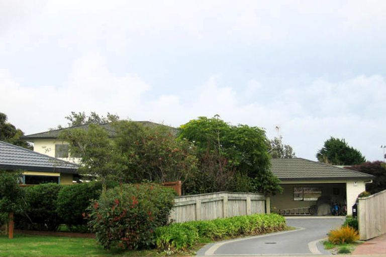 Photo of property in 6 Leigh Place, Paraparaumu Beach, Paraparaumu, 5032
