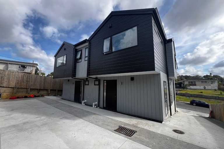 Photo of property in 21 Divich Avenue, Te Atatu South, Auckland, 0610