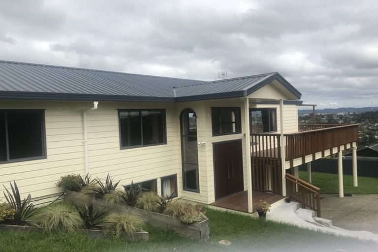 Photo of property in 123 Luckens Road, West Harbour, Auckland, 0618