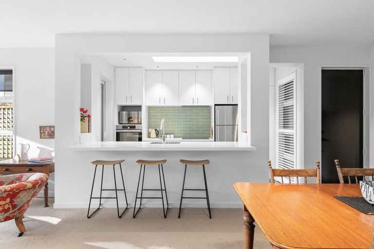 Photo of property in 93 Holly Road, St Albans, Christchurch, 8014