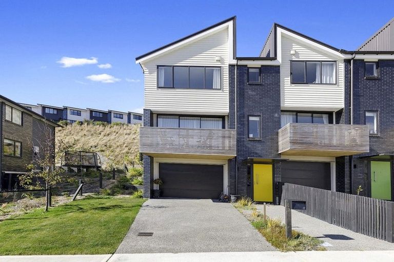 Photo of property in 17 Holystone Road, Whitby, Porirua, 5024