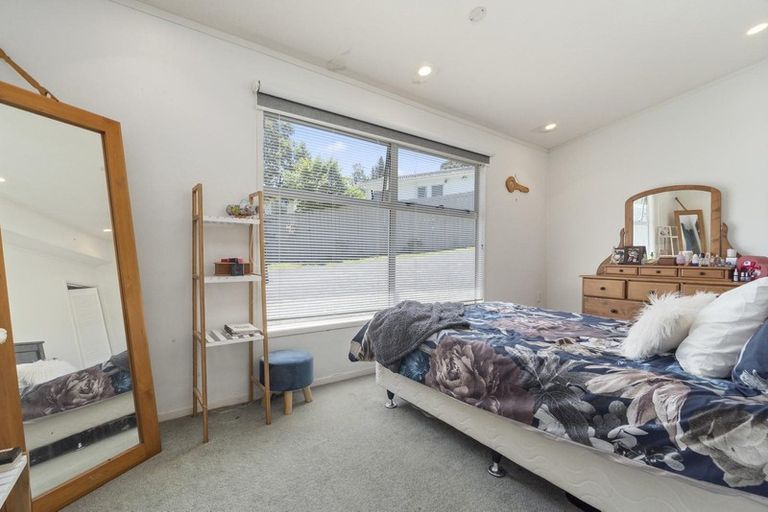 Photo of property in 35 Cyclarama Crescent, Massey, Auckland, 0614