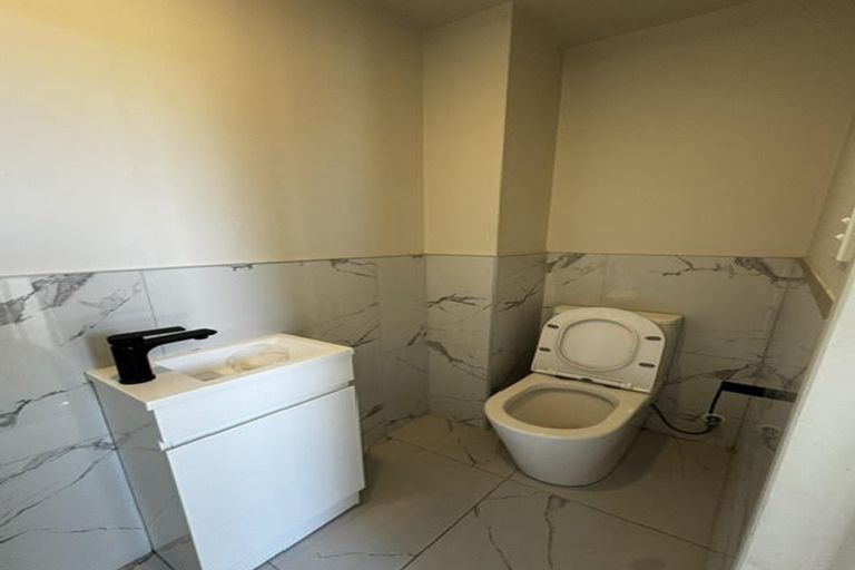 Photo of property in 49c Riverton Drive, Randwick Park, Auckland, 2105