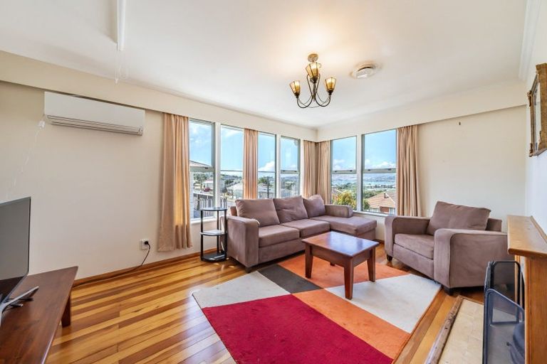 Photo of property in 2 Waiho Terrace, Elsdon, Porirua, 5022