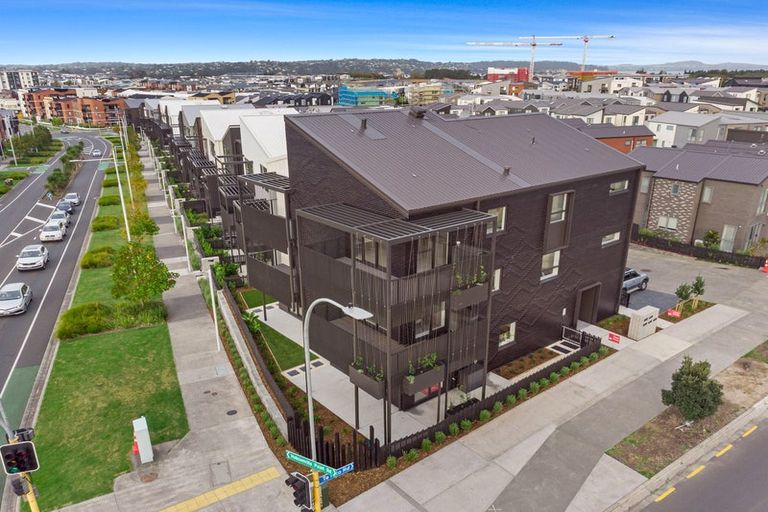 Photo of property in 1/2 Te Rito Road, Hobsonville, Auckland, 0616