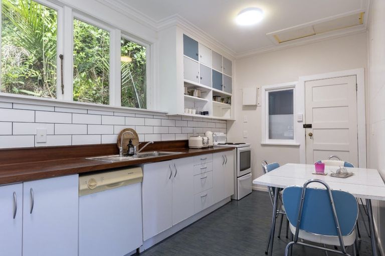 Photo of property in 43 Garden Road, Piha, New Lynn, 0772