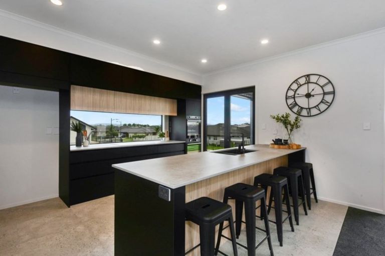 Photo of property in 1 Bosun Place, Te Atatu Peninsula, Auckland, 0610