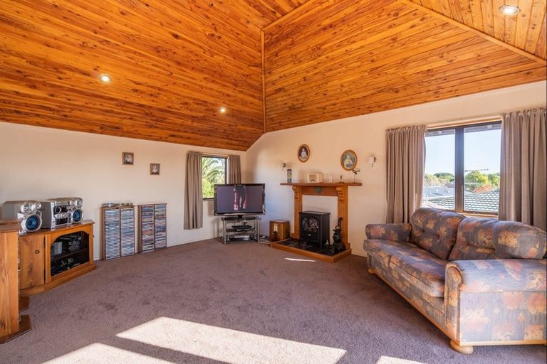 Photo of property in 98 Kapanui Road, Waikanae, 5036