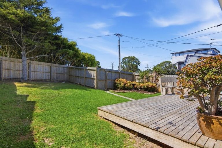 Photo of property in 1/862 East Coast Road, Northcross, Auckland, 0630