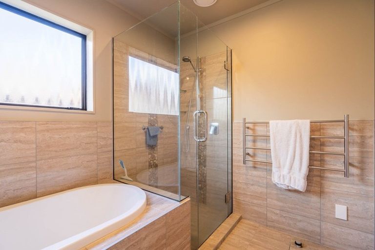 Photo of property in 98 Kapanui Road, Waikanae, 5036