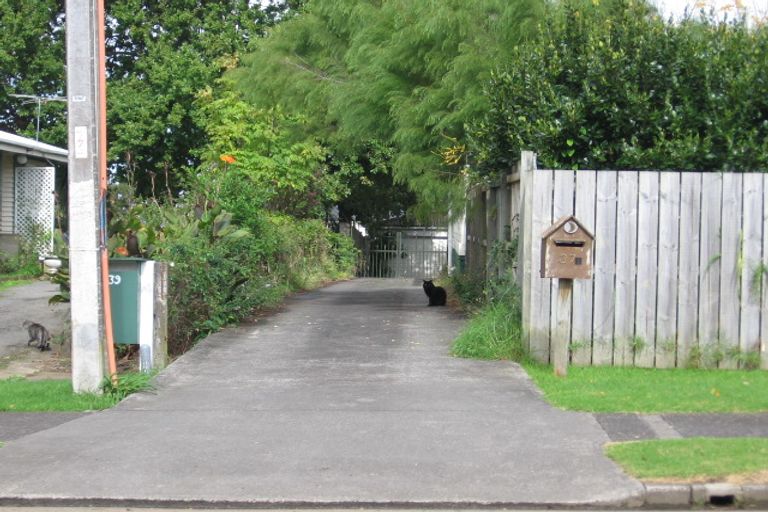 Photo of property in 37 Woodside Road, Massey, Auckland, 0614