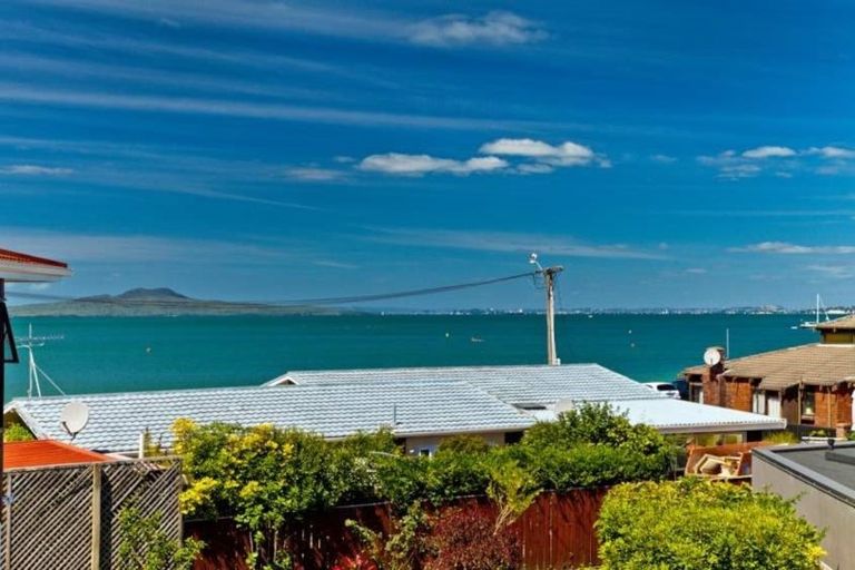 Photo of property in 1/30 Manly Esplanade, Browns Bay, Auckland, 0630