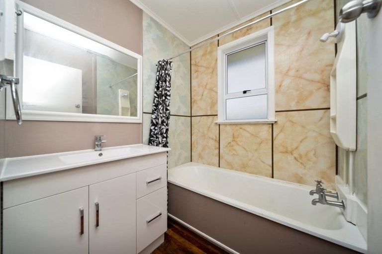 Photo of property in 20 Rospeath Crescent, Spotswood, New Plymouth, 4310