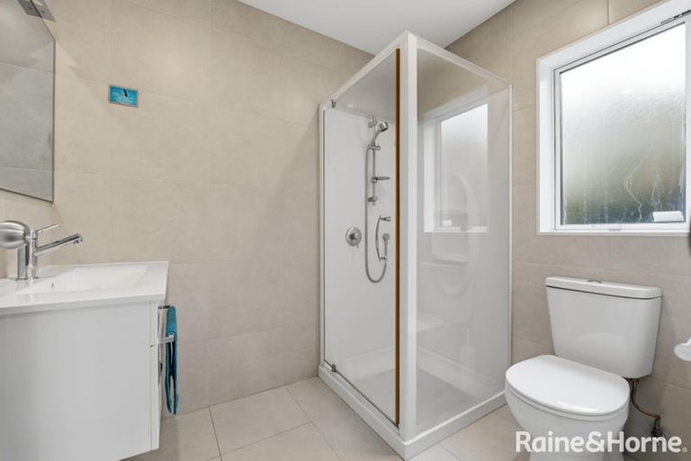 Photo of property in 18 Nirmal Place, Sunnyvale, Auckland, 0612