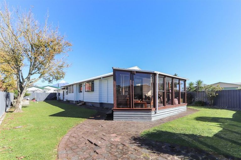 Photo of property in 10 Tawari Street, Inglewood, 4330