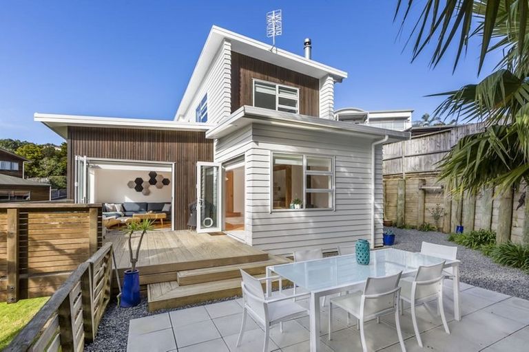 Photo of property in 91f Wade River Road, Stanmore Bay, Whangaparaoa, 0932